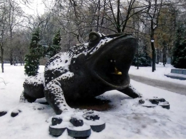 Памятник жабе. Киев.jpg